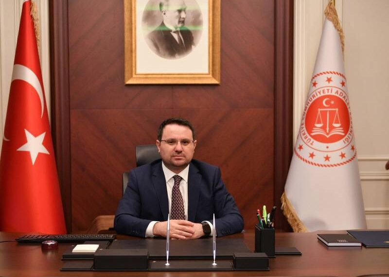 Sarayın Cübbeli Neferi: Akın Gürlek
